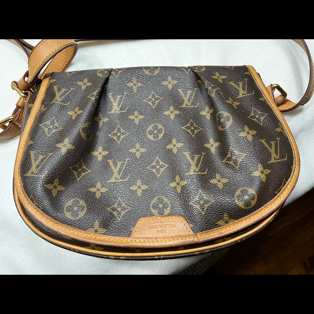 Authentic Louis Vuitton monogram crossbody